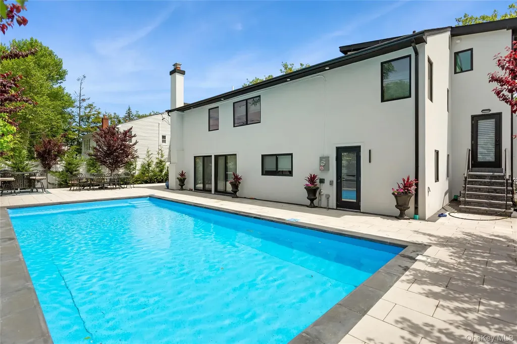821 Longview Avenue North Woodmere NY 11581