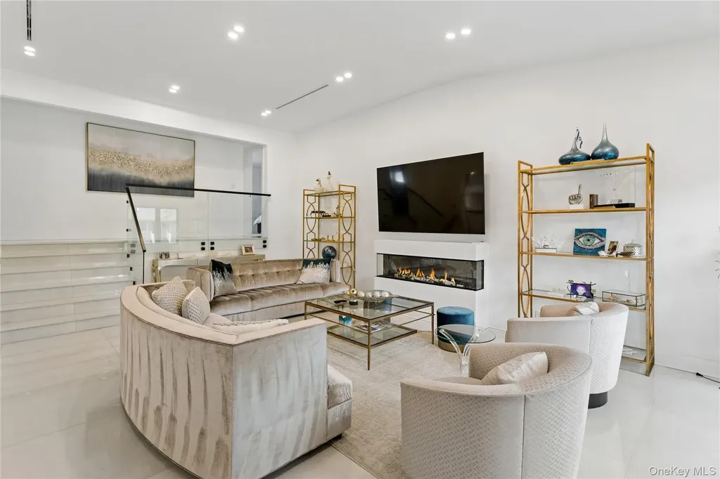 821 Longview Avenue North Woodmere NY 11581