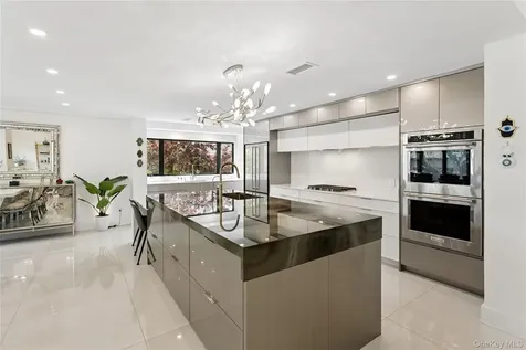 821 Longview Avenue North Woodmere NY 11581