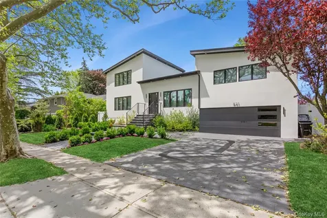 821 Longview Avenue North Woodmere NY 11581