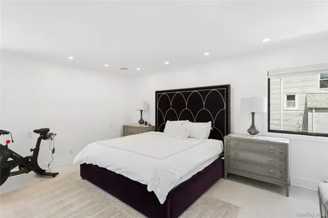 821 Longview Avenue North Woodmere NY 11581
