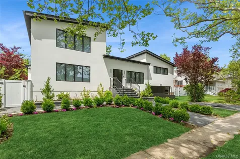 821 Longview Avenue North Woodmere NY 11581