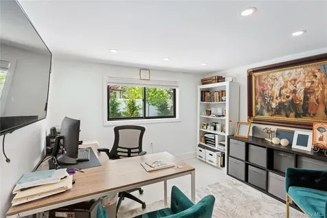 821 Longview Avenue North Woodmere NY 11581