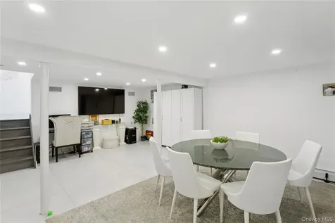 821 Longview Avenue North Woodmere NY 11581