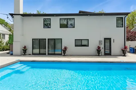 821 Longview Avenue North Woodmere NY 11581