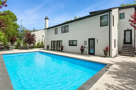 821 Longview Avenue North Woodmere NY 11581