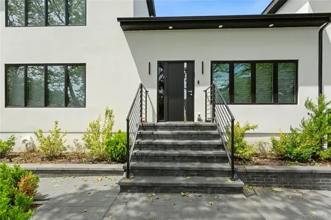 821 Longview Avenue North Woodmere NY 11581