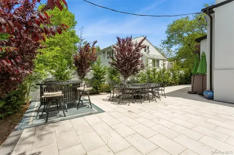 821 Longview Avenue North Woodmere NY 11581