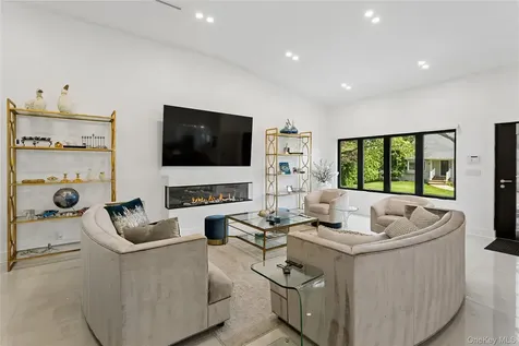 821 Longview Avenue North Woodmere NY 11581