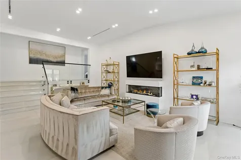 821 Longview Avenue North Woodmere NY 11581