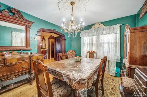 31 Roosevelt Avenue Hicksville NY 11801