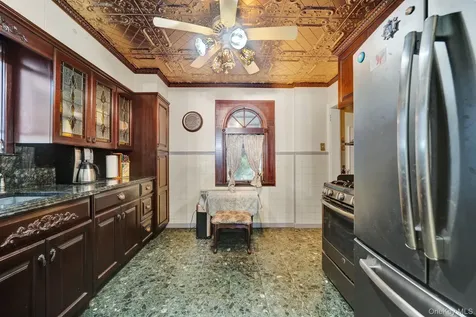 31 Roosevelt Avenue Hicksville NY 11801