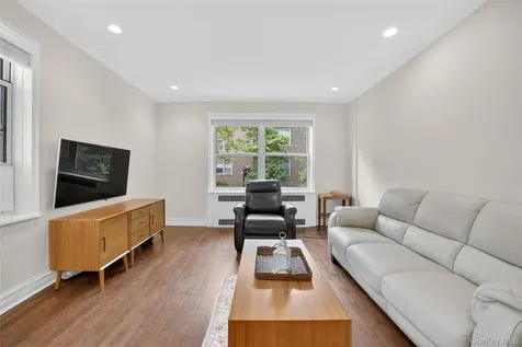 824 Palmer Road Bronxville NY 10708
