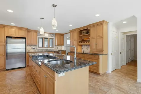 35 3rd Avenue Massapequa Park NY 11762