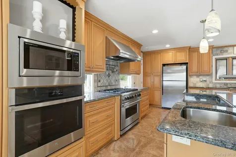 35 3rd Avenue Massapequa Park NY 11762