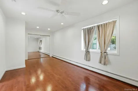 35 3rd Avenue Massapequa Park NY 11762
