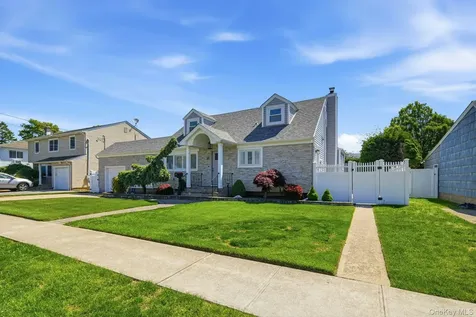 35 3rd Avenue Massapequa Park NY 11762
