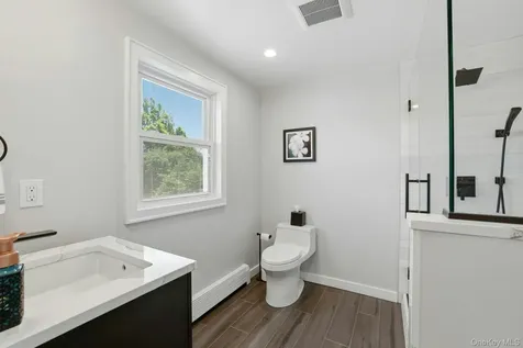 35 3rd Avenue Massapequa Park NY 11762