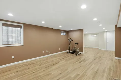 35 3rd Avenue Massapequa Park NY 11762