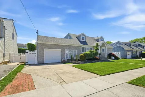 35 3rd Avenue Massapequa Park NY 11762