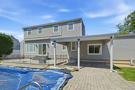 35 3rd Avenue Massapequa Park NY 11762