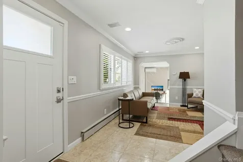 35 3rd Avenue Massapequa Park NY 11762