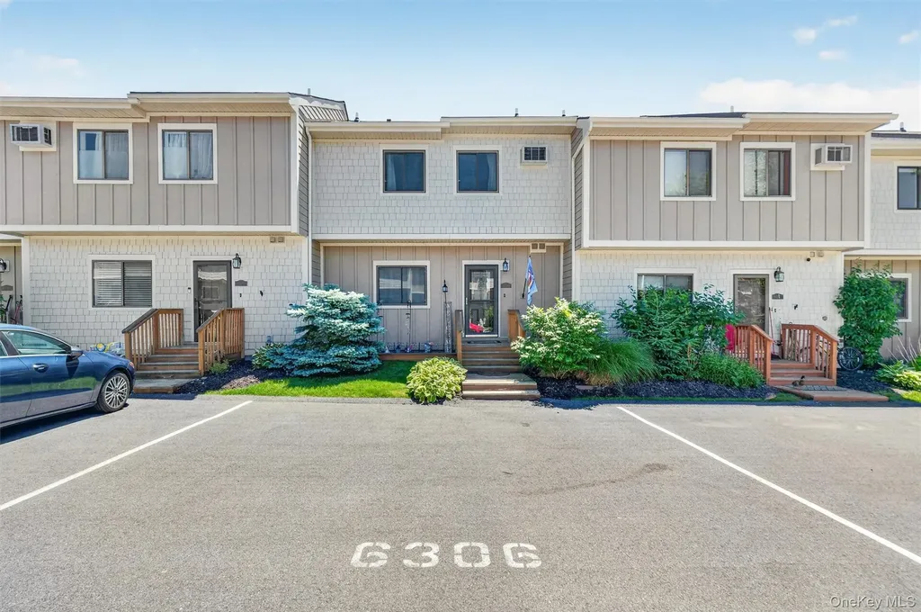 6306 Chelsea Cove N Hopewell Junction NY 12533