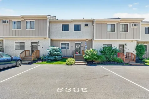 6306 Chelsea Cove N Hopewell Junction NY 12533