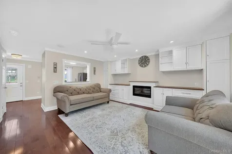 6306 Chelsea Cove N Hopewell Junction NY 12533