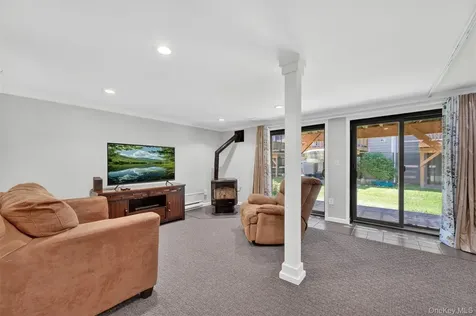6306 Chelsea Cove N Hopewell Junction NY 12533