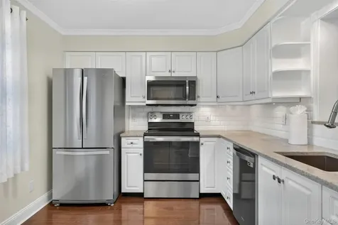6306 Chelsea Cove N Hopewell Junction NY 12533