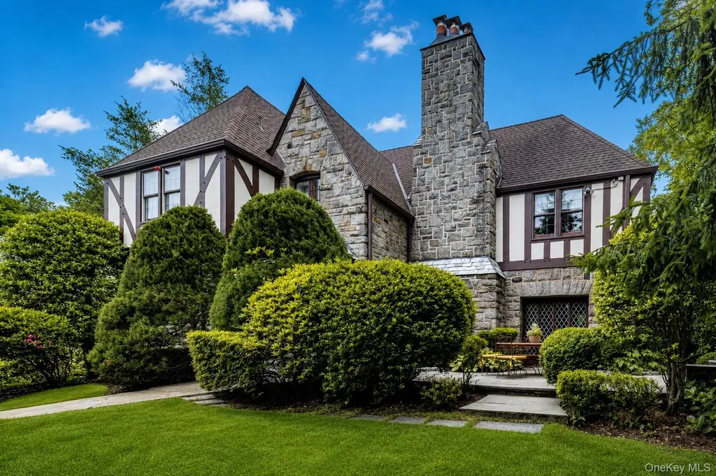 18 Hemlock Road Bronxville NY 10708