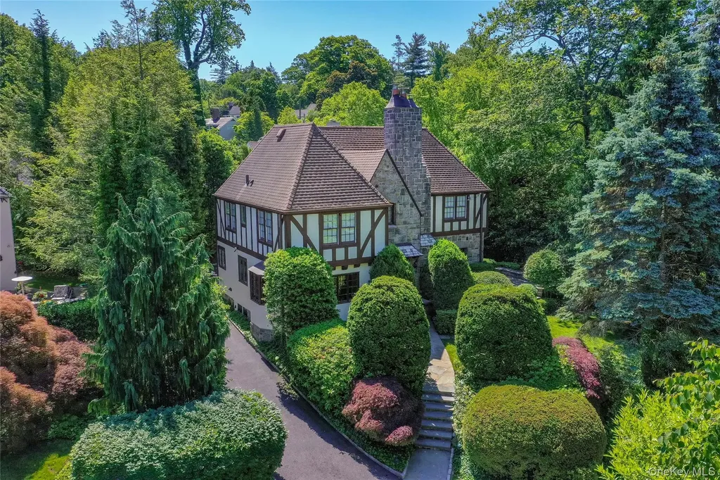 18 Hemlock Road Bronxville NY 10708