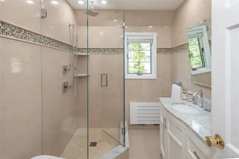 18 Hemlock Road Bronxville NY 10708