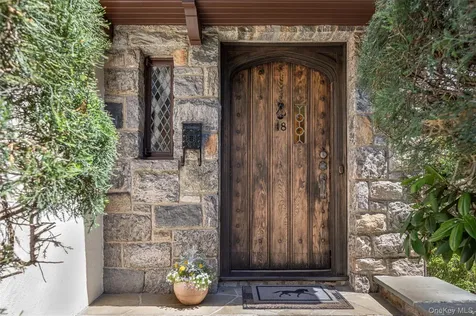18 Hemlock Road Bronxville NY 10708