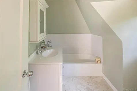18 Hemlock Road Bronxville NY 10708