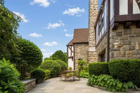 18 Hemlock Road Bronxville NY 10708
