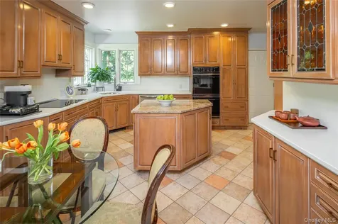 18 Hemlock Road Bronxville NY 10708