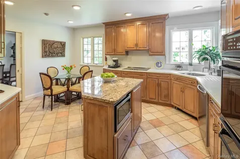18 Hemlock Road Bronxville NY 10708