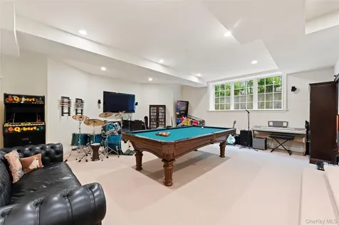 64 Stratton Road Scarsdale NY 10583