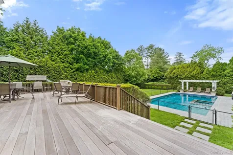 64 Stratton Road Scarsdale NY 10583