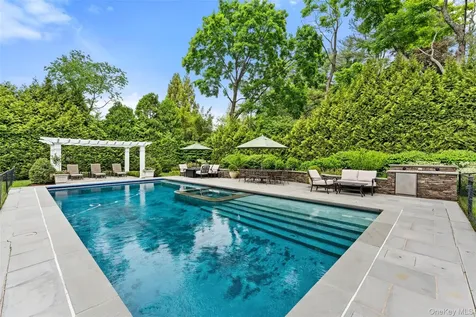 64 Stratton Road Scarsdale NY 10583