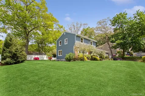 15 Locust Road Old Bethpage NY 11804