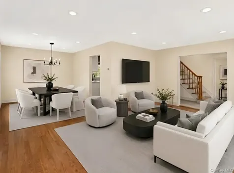 15 Locust Road Old Bethpage NY 11804