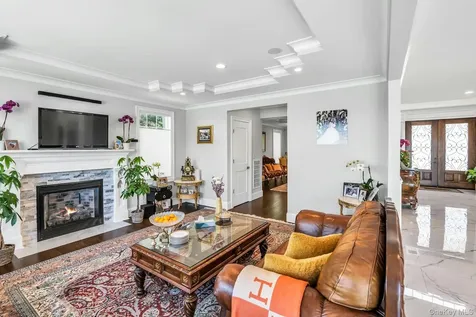 12 Barbara Lane Glen Cove NY 11542