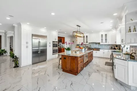 12 Barbara Lane Glen Cove NY 11542
