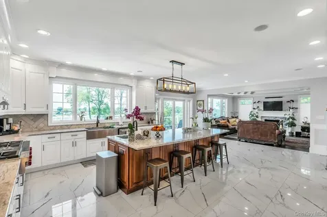12 Barbara Lane Glen Cove NY 11542