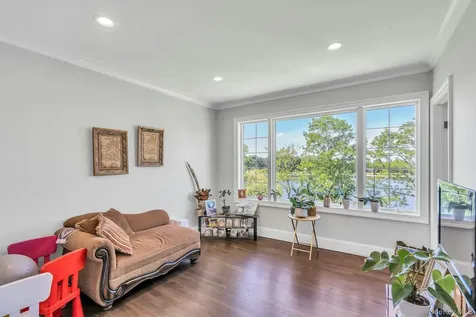 12 Barbara Lane Glen Cove NY 11542