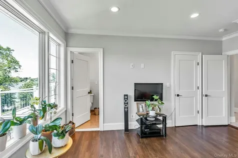 12 Barbara Lane Glen Cove NY 11542