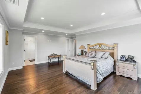 12 Barbara Lane Glen Cove NY 11542
